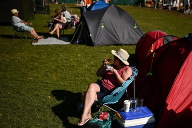 VELIKO INTERESOVANJE ZA MEČEVE VIMBLDONA: Navijači kampuju ispred terena kako bi došli do karata!