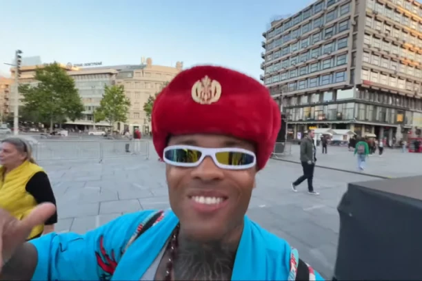 SRBI SU TAKO JAKI, OTPORNI, PREDIVAN NAROD: Ovaj čovek nas obožava, svima govori da dođu u Srbiju (VIDEO)