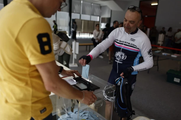 KRAJNJA DESNICA PRED ISTORIJSKOM POBEDOM?! U Francuskoj sutra drugi krug izbora, biće veoma BURNO! Evo šta sve može da se dogodi