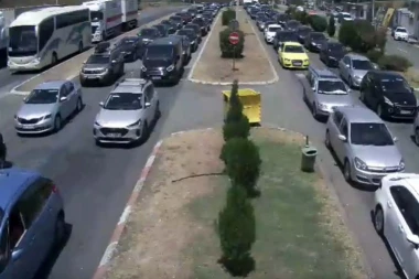 AKO SE SPREMATE NA PUT U GRČKU OVO MORATE ZNATI! Kolonama se na ovoj granici ne nazire kraj! (FOTO)