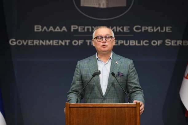 VESIĆ: SVAKO MESTO U SRBIJI ČINIMO BOLJIM ZA ŽIVOT! Danas potpisani novi ugovori sa lokalnim samoupravama