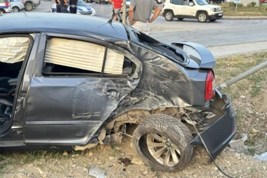 AUTOMOBILOM UDARIO U DEVOJKU NA SKUTERU: Jeziva saobraćajka u Čačku - najmanje dvoje povređenih!