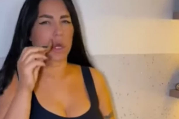 NAPUNILA TANJIR DO VRHA I SELA NA RADNU PLOČU! Seka Aleksić zbog komentara HITNO REAGOVALA: "A šta misliš da ja jedem, kavijar?!"