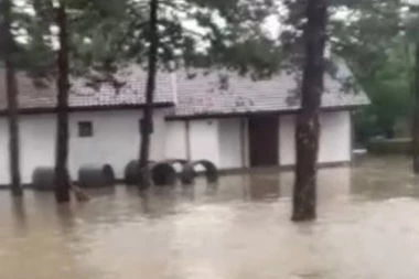 NEVREME NE JENJAVA! Evakuisana deca iz vrtića u Ljigu!