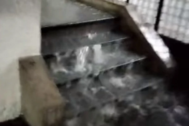 RADILA METLA U HUMSKOJ: Na stadionu Partizana se može na rafting, a iz kluba viču "sve je u redu"