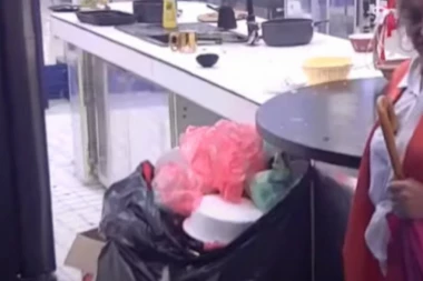 SPREMITE KESE ZA POVRAĆANJE! Ovo su NAJGADNIJE SCENE u "Eliti" - fuj!