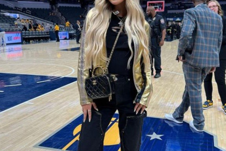 Džadi Džons, devojka Halibartona