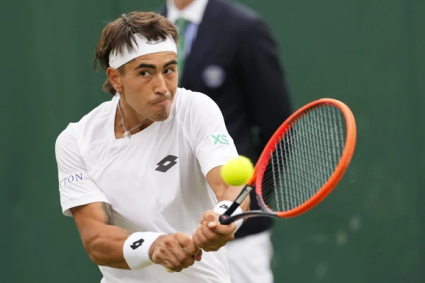 MEGASENZACIJA NA VIMBLDONU! Anonimus IZBACIO 6. nosioca!