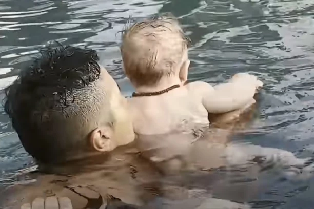 MARIJA ŠERIFOVIĆ OKUPILA TIM LJUDI ZA LETOVANJE SA SINOM: Odvela ga na prvo more, evo ko im sve pravi društvo (FOTO)