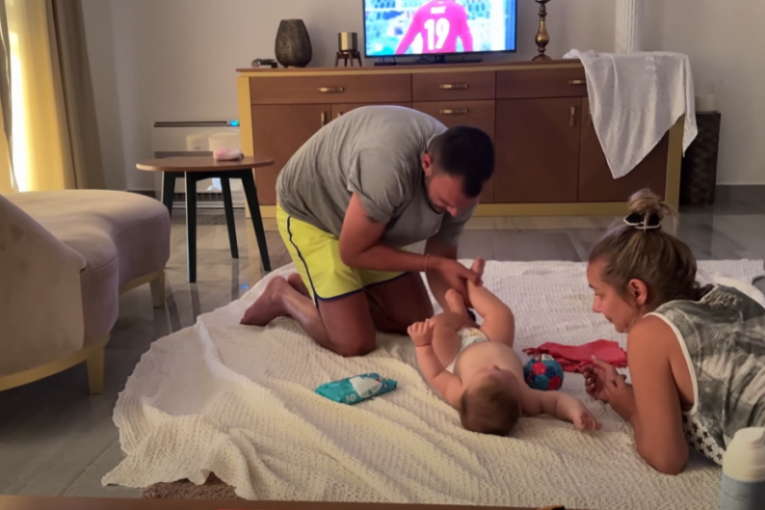 Marija Šerifović sa sinom na moru