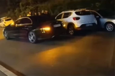NASLAGALI SE KAO SARDINE! Sudar dva automobila u Mirijevu, treći kolateralna šteta! SAOBRAĆAJ U PREKIDU! (VIDEO)