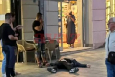 JEZIV PRIZOR! MUŠKARAC NEPOMIČNO LEŽI NAKON TUČE: Pred punom ulicom se jurili, imali ORUŽJE (FOTO)