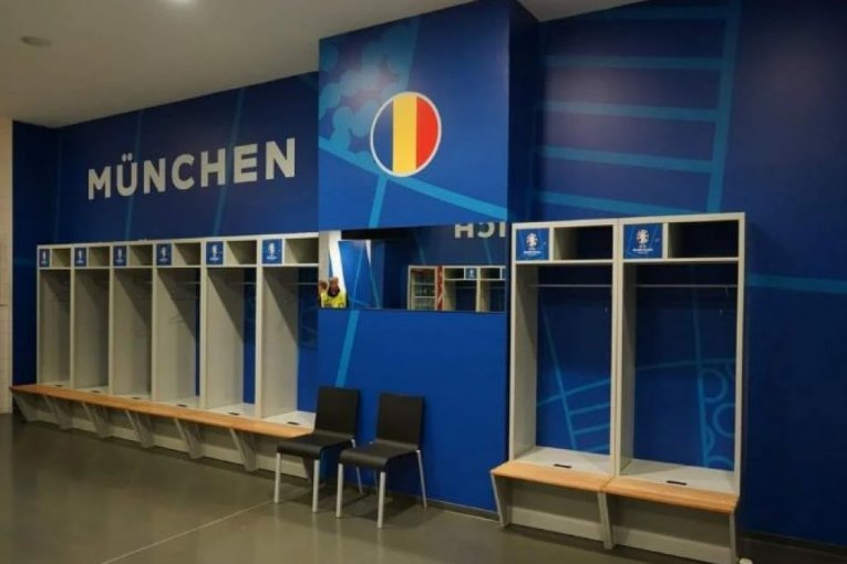 Zaista svaka čast, Svlačionica na "Alijanc Areni" nakon izlaska reprezentacije Rumunije