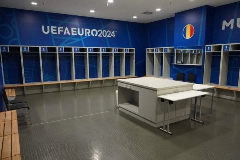 Zaista svaka čast, Svlačionica na "Alijanc Areni" nakon izlaska reprezentacije Rumunije
