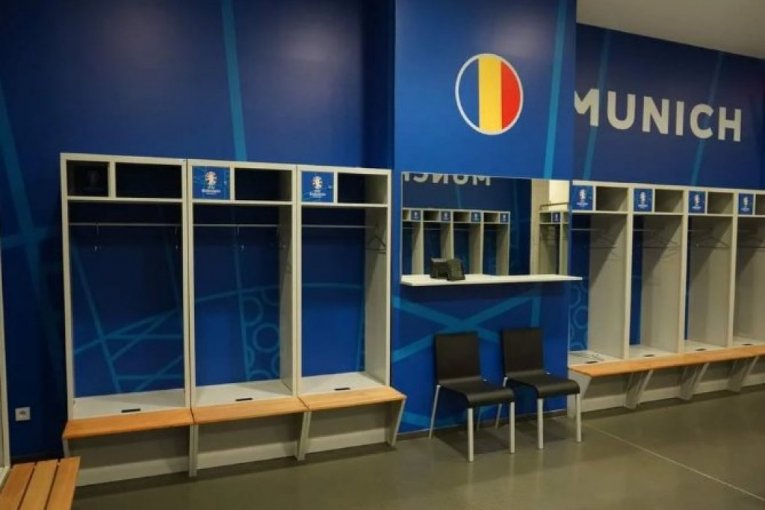 Zaista svaka čast, Svlačionica na "Alijanc Areni" nakon izlaska reprezentacije Rumunije