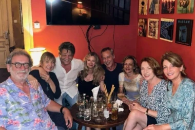 "TURBO KLASA" NA OKUPU! Slavni glumci proslavili 40 godina od diplomiranja, Branku Pujić PREPLAVILE EMOCIJE!