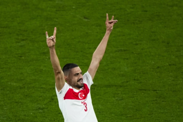 TURCI IPAK NE OSTAJU BEZ SVOG HEROJA?! Demiral NIJE kažnjen zbog ZABRANJENOG gesta?!