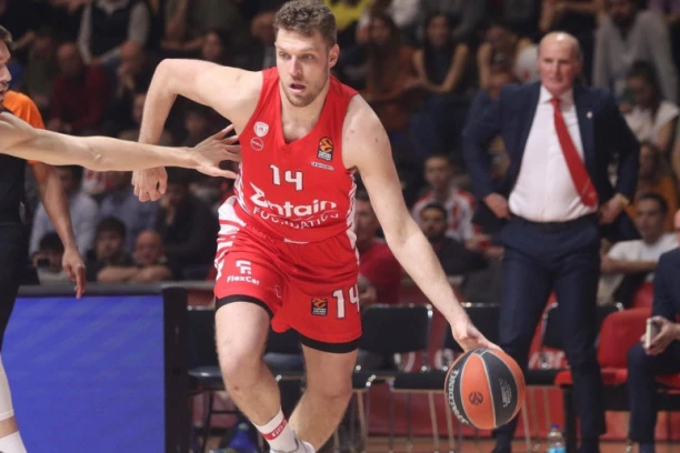 GOTOVO: Vezenkov u crveno-belom dresu!