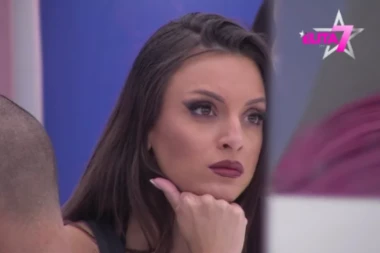 OGLASILA SE MIONINA MAJKA NAKON ŠTO JE SE ĆERKA ODREKLA U ELITI: Hitno prekinula ĆUTNJU, poslala urgentnu PORUKU u Belu kuću (FOTO)