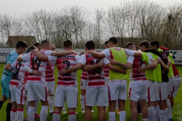 CRVENO BELI PREOKRENULI ZA POLUFINALE KUPA! Gol kapitena prelomio meč u Sremu!