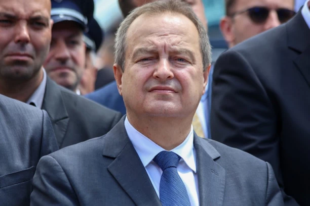 Dačić: Nakon završetka protesta na Terazijama došlo do teškog narušavanja javnog reda i mira i kršenja zakona!