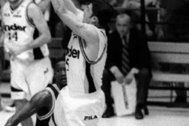 SUSRET POSLE ČETVRT VEKA! Danilović EVOCIRAO uspomene sa NBA legendom! Jedan DETALJ ih je posebno NASMEJAO! (VIDEO)