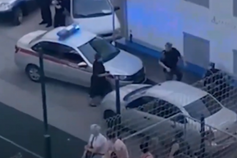 HORROR SCENE IN RUSSIA! Baby fell from a 33-meter window! SAVED IN AN UNBELIEVABLE WAY! (DISTURBING VIDEO)