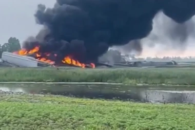 VOZ UDARIO U VATROGASNA KOLA, NAJMANJE 15 POVREĐENIH: Užas na putu, hitna pomoć ne zna kome pre da pomogne
