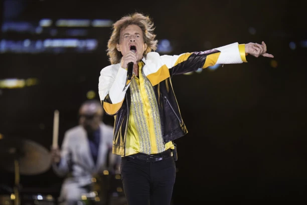 HITNO HOSPITALIZOVAN OSMOGODIŠNJI SIN MIK DŽEGERA: Procurila uznemirujuća fotografija iz bolnice!