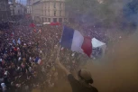FRANCUSKA NA IVICI GRAĐANSKOG RATA?! Katastrofa u najavi, koga god da izaberu, u Parizu se više neće MIRNO spavati?!