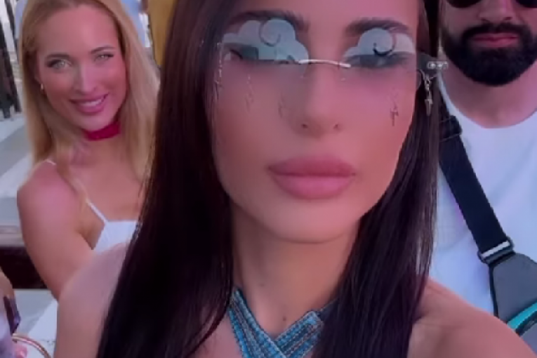 Anastasija Ražnatović i Ema Radujko na Ibici