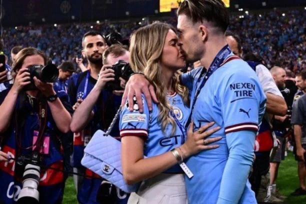 STIŽU RODE! Zvezda Sitija POSTAJE otac! Supruga pokazala TRUDNIČKI stomačić! (FOTO)