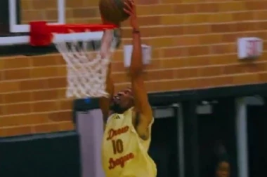 ZBOG OVOGA SU GA GROBARI OBOŽAVALI! Panter IZDOMINIRAO u Irvingovoj ligi! Pogledajte MONSTRUOZNO zakucavanje bivšeg kapitena Partizana! (VIDEO)