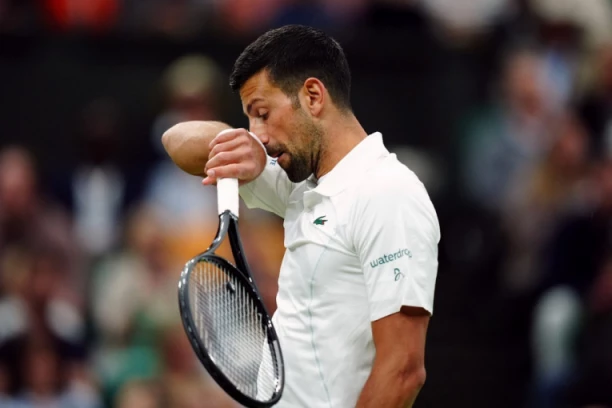 ŠOK ZA NOVAKA: Ništa od osmog vimbldonskog trofeja - evo o čemu je reč!