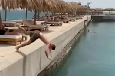 ZBOG SKOKA U VODU TINEJDŽER OSTAO U VEGETATIVNOM STANJU! Iako ga je radio desetine puta ranije, sada je bio KOBAN! (VIDEO)