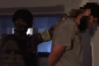 TUKLI LJUDE KOJI NE ODGOVARAJU NJIHOVIM UBEĐENJIMA: Policija obustavila aktivnosti Šerijatske patrole (VIDEO)