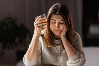 ONA JEDNA "MALA ČAŠICA" NAS ZAPRAVO UBIJA! Svi preporučuju čašu vina dnevno, ali doktori razbijaju mit