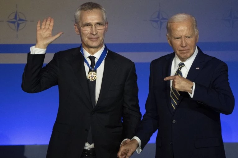 BAJDEN ODLIKOVAO STOLTENBERGA! Generalni sekretar NATO dobio medalju, ali američki predsendik ne može da prestane da priča O PUTINU