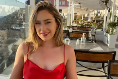 LEPA STJUARDESA (28) ZAROBLJENA U DUBAIJU: Preživela brutalan napad muškarca, a onda su vlasti OPTUŽILE NJU