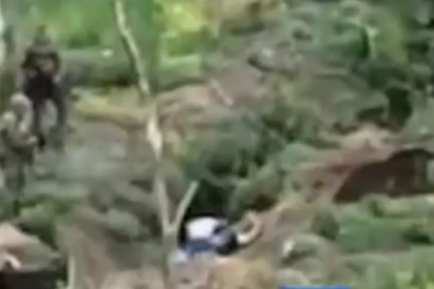 (UZNEMIRUJUĆE) TEŽAK RATNI ZLOČIN KOD RABOTINA: Objavljen snimak likvidacije zarobljenih ukrajinskih vojnika (VIDEO)