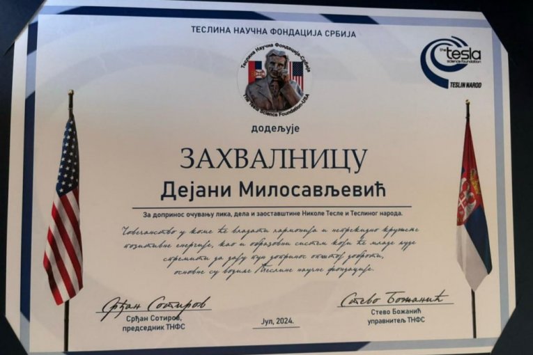 Miloš Biković na izložbi u čast Nikole Tesle