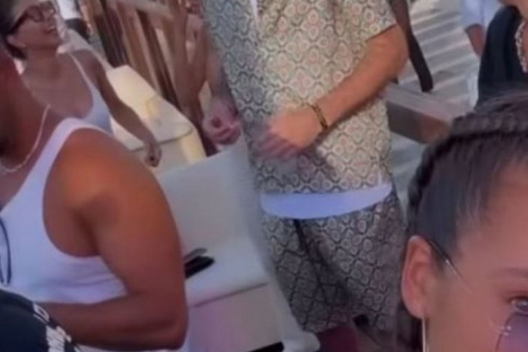 Ema Radujko na Ibici sa golmanom Vanjom Milinkovićem Savićem