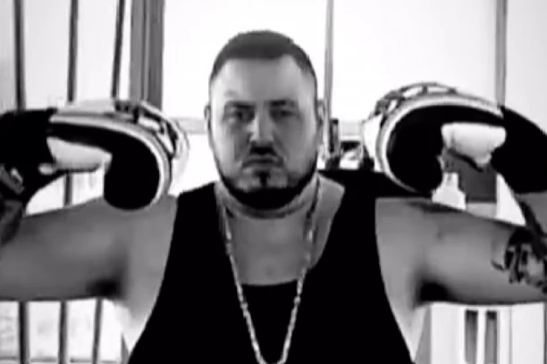 KINESKA KOPIJA FILIPA CARA! Učesnik Elite NAPADNUT, fanovi ga brutalno PONIZILI zbog bivšeg zadrugara (FOTO)