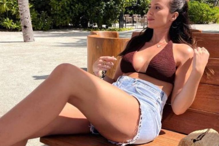 Atraktivna devojka engleskog reprezentativca