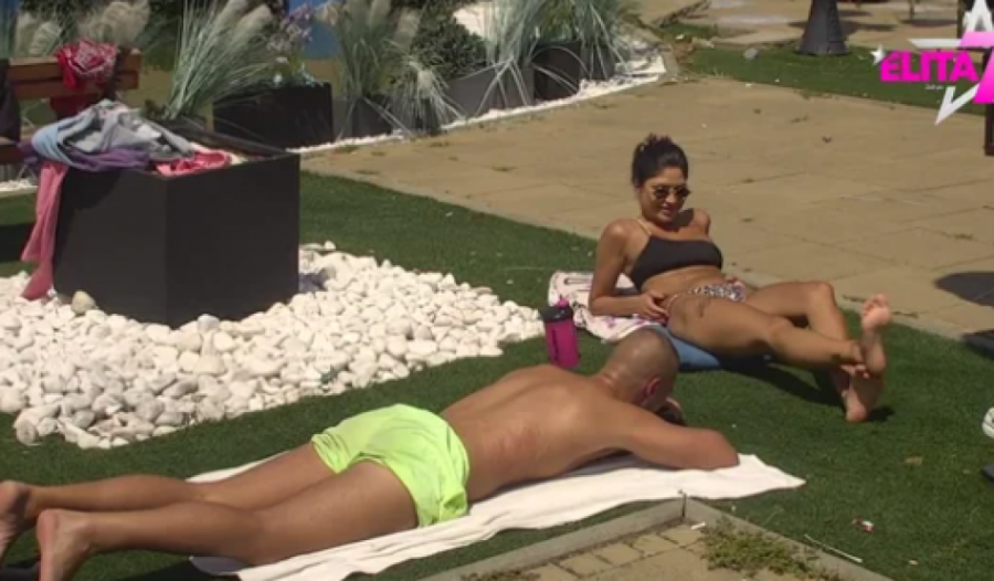 Jelena Marinković i Uroš Rajačić razgovoraju