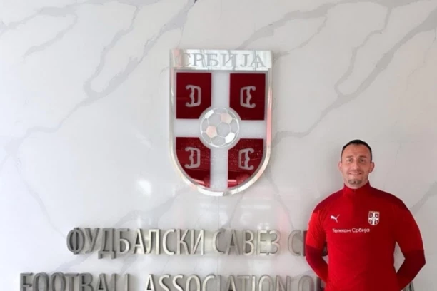 VIŠE OD DVE DECENIJE ISKUSTVA: Petrović je trener sa modernim načinom rada i specifičnim pristupom fudbalu! (FOTO GALERIJA)