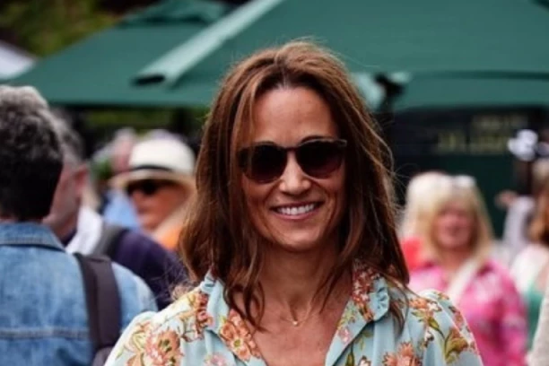 SESTRA KEJT MIDLTON PRVI PUT U JAVNOSTI NAKON SAOPŠTENJA DIJAGNOZE RAKA PRINCEZE: Šareni stajling sluti na veselje