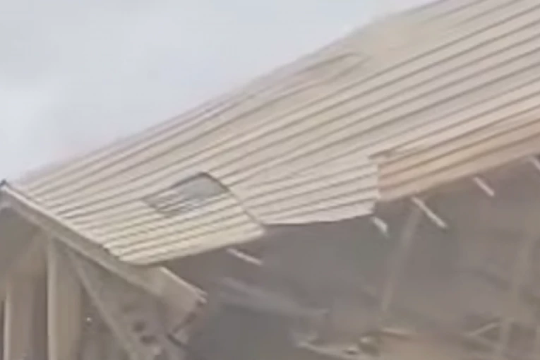 STRAVIČNA TRAGEDIJA! Srušila se dvospratna školska zgrada, IMA MRTVIH, u toku akcija izvlačenja zarobljenih! (VIDEO)