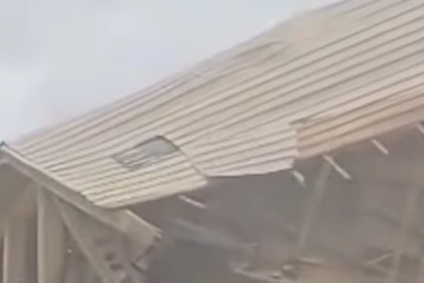 STRAVIČNA TRAGEDIJA! Srušila se dvospratna školska zgrada, IMA MRTVIH, u toku akcija izvlačenja zarobljenih! (VIDEO)