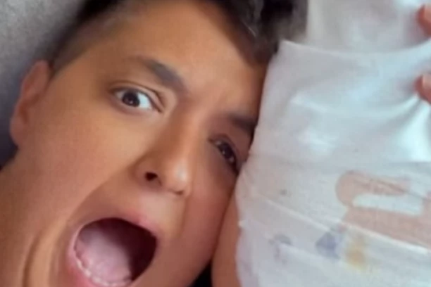 SNIMAK MARIJE ŠERIFOVIĆ IZ PORODIČNOG DOMA: Pevačica sa sinom dirnula sve, otvorila vrata carstva! (FOTO)